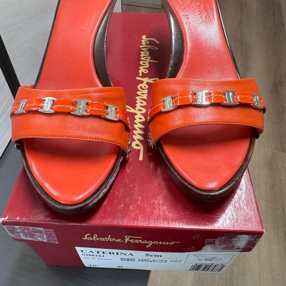 Farragomo size 10B orange mules. Only worn a few times. 3 in heel - Picture 3 of 17
